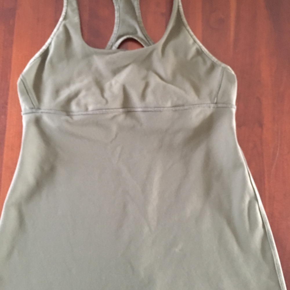 Lululemon yoga top-
